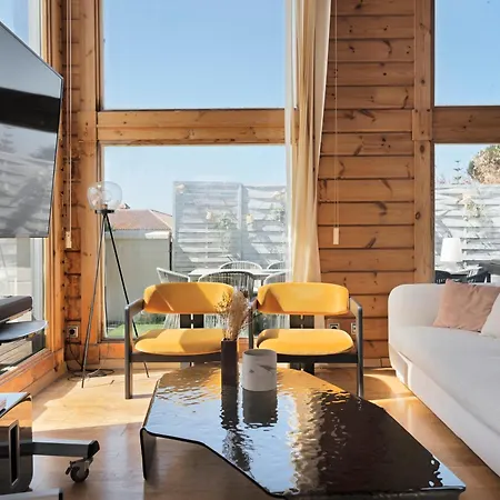 Increible De Madera Con Vistas Al Mar 度假居 *